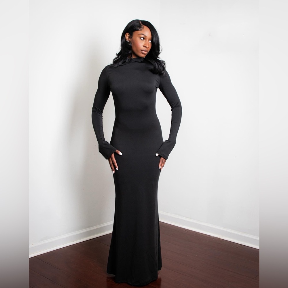 Elegant Black Long Sleeve Open Back Dress